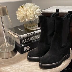 RENATTA JOP Made In Spain Suede Wedge Chelsea Boots